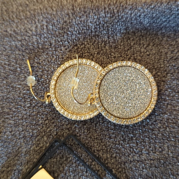 Earrings - Picture 2 of 6